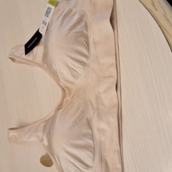 Wacoal B-Smooth® Wire Free Bralette with Scoop Neckline and Wireless Design - Picture 8 of 11